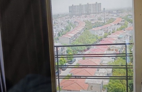 Greater Noida Apartment | Soothing apartment with AC in Greater Noida, apartment with all luxury amenities
