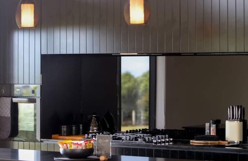 Raglan Bed & Breakfast | Raglan Retreat New Zealand w/Barrel Spa, Ocean View & Sunset