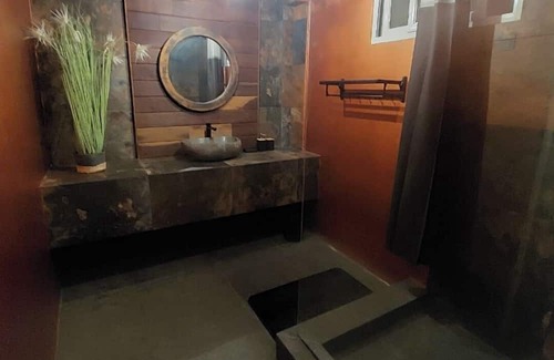 Noord Apartment | Modern 2-Bedroom Apartment with AC & WiFi in Central Paramaribo