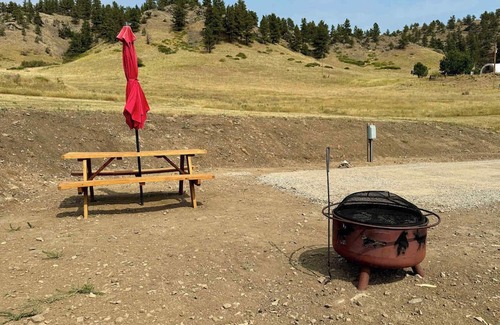 Fishtail RV Rental | Mystic View RV Site - Mountain Views - Pet Friendly