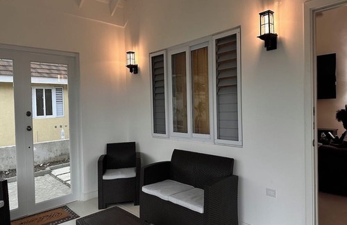 Bamboo Villa | 3-bedroom villa in awesome Richmond Estate with AC, WiFi