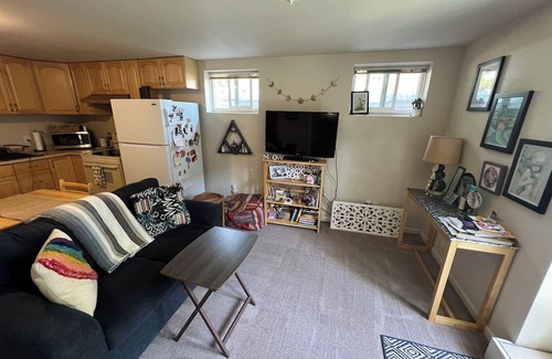 Highland Park Apartment | Fabulous locale for light-filled mountainside apartment in charming Boulder.