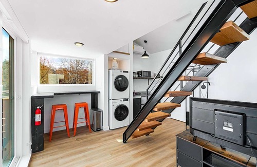 Columbia City Apartment | Echo Loft: A Modern Escape