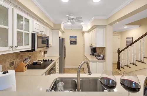 Saint Simons Island House | Charming 3-bedrm Oceanfront Townhome, WiFi, AC, Washer/Dryer on St Simons Island