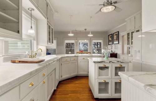 Tulsa House | Beautiful Farmhouse Peaceful Retreat Tulsa Hills