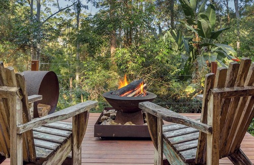 Doonan Cabin | Rustic Cabin. Outdoor Bath. Pet Friendly.