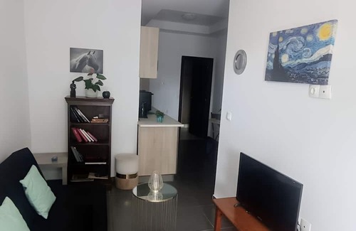 Petaloudes Apartment | Calyspo Charming 1-bedroom apartment with WiFi, AC in gorgeous Rodos