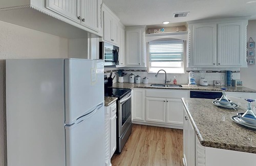 Surfside Beach House | Surfside Beach House | Ocean Views + Pool