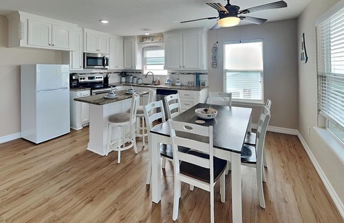 Surfside Beach House | Surfside Beach House | Ocean Views + Pool