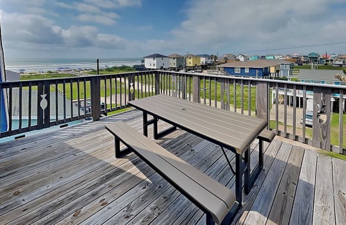Surfside Beach House | Surfside Beach House | Ocean Views + Pool