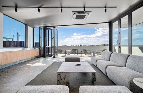 North Fremantle Apartment | Stylish Studio Near Fremantle Cafés and Beaches