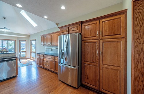 Carter Lake House | 5 bed 3 miles to downtown Omaha and CWS. Hot Tub, Pool Table & Dart Board