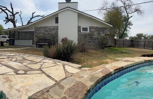 Boerne House | Charming 3-bedroom house with pool, large fenced yard, 1.5 miles to Main St.