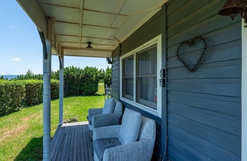 Jerrara House | Kelly Cottage ~ Immersed in the tranquility of nature in the scenic landscape of Jerrara