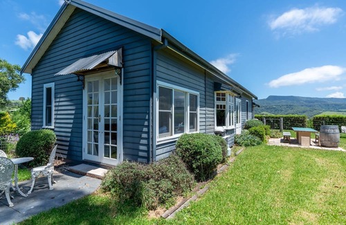 Jerrara House | Kelly Cottage ~ Immersed in the tranquility of nature in the scenic landscape of Jerrara
