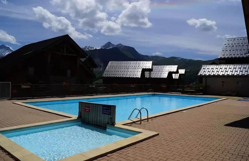 Saint-Jean-d'Arves Apartment | Residence Les Marmotes - Apartment in chalet near the slopes and ski school