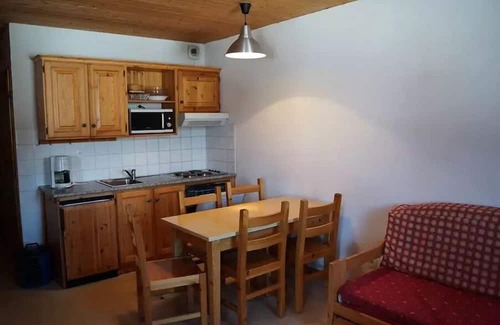 Saint-Jean-d'Arves Apartment | Residence Les Marmotes - Apartment in chalet near the slopes and ski school