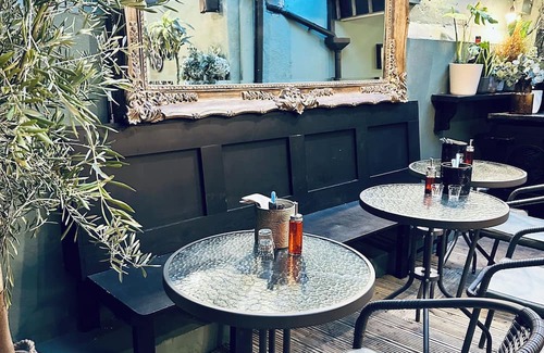 Clifden Bed & Breakfast | Charming BNB in the heart of Clifden walking distance to bus and parking outside