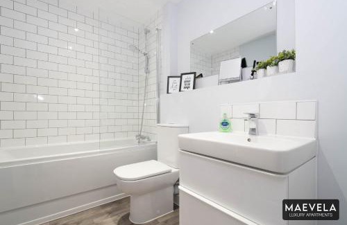 Bordesley Apartment | 2 Bed Apartment Birmingham City Centre, Digbeth - With Parking - Smart TV's in each room! - ROOFTOP TERRACE