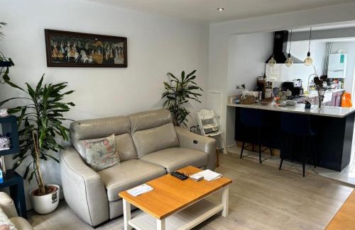 Watford House | Luxurious Shared Home - Self Check-In, Free Street Parking
