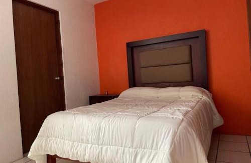 Ciudad Guzman Villa | Casita Luna, Acogedora Casa con Ubicación Perfecta