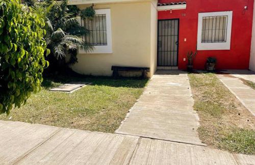 Ciudad Guzman Villa | Casita Luna, Acogedora Casa con Ubicación Perfecta