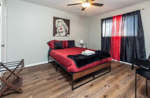 University District Apartment | Cozy 2BR Haven for Families Near U of Memphis TF14