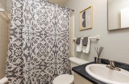 University District Apartment | Cozy 2BR Haven for Families Near U of Memphis TF14