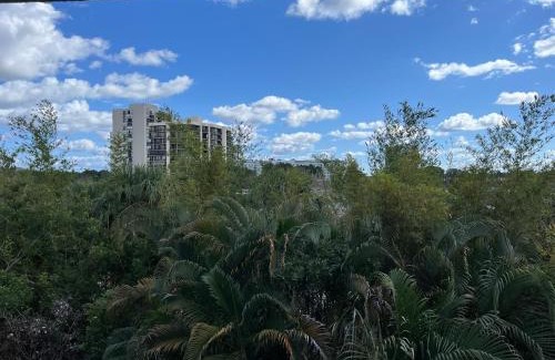 Land of the Presidents Apartment | Tranquil treetops
