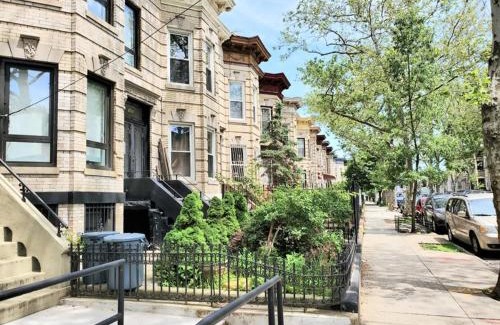 Bushwick House | Cozy, Large and Fully Furnished - Near the L Train