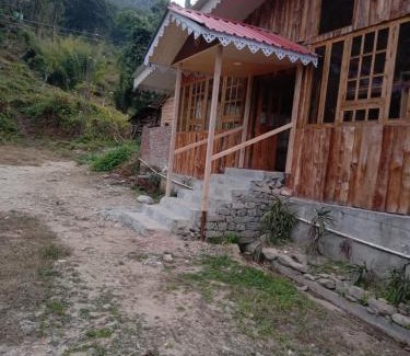 Rumtek Bed & Breakfast | LOG CABIN in the woods