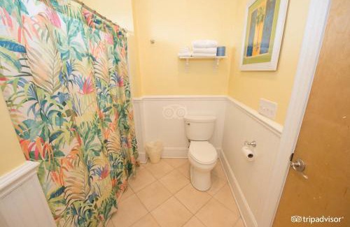 Atlantic Beach Apartment | Island Inn of Atlantic Beach - Queen Suite Unit 202