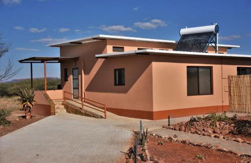 Otjiwarongo Cabin | Cheetah View Lodge