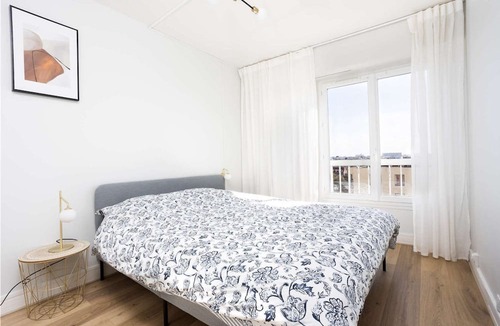 Vanves Apartment | 3 minutes from metro, sleeps 2, and parking at Porte de Versailles 3 stars