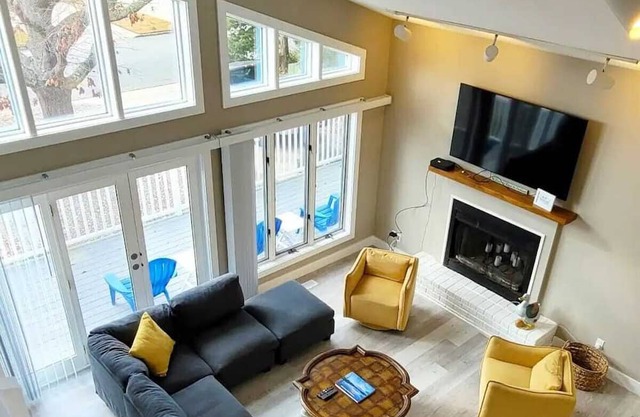 Chalet By The Bay - Sleeps 12