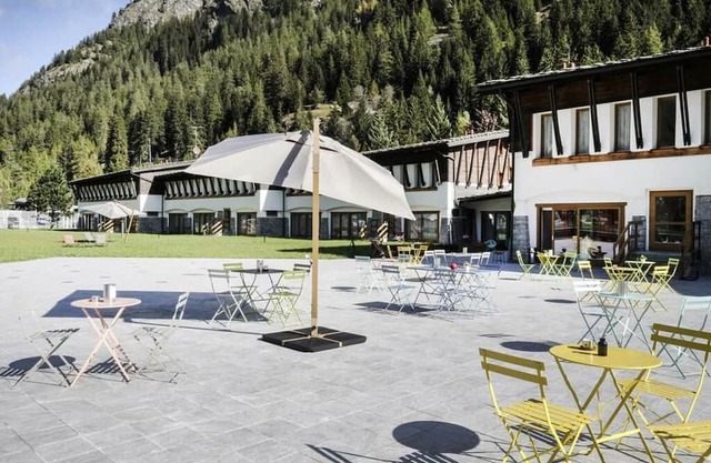 Residence in Gressoney-saint-jean with 1 bedrooms sleeps 4