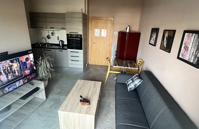 CENTRAL CHARMING STUDIO 15 mins from the beach