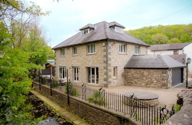 Millbrook Lodge is the perfect holiday retreat for you and your family to enjoy a 5-star luxury s...