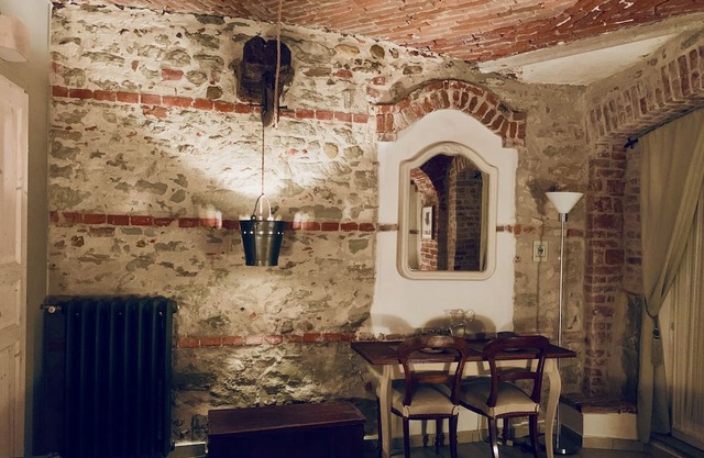 Old Well Suite in Antique Farm with Outdoor Spa in the Countryside