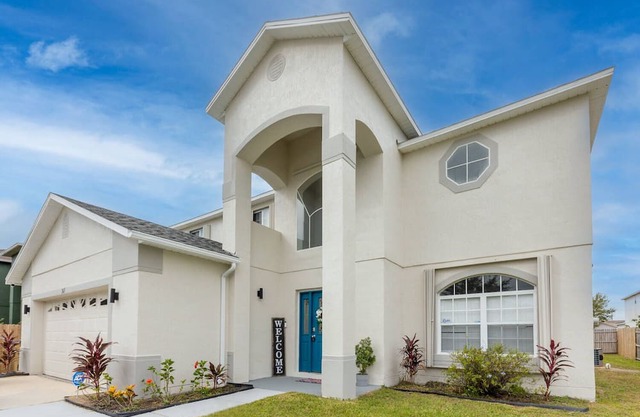 Getaway & Comfy House w/ Pool!
