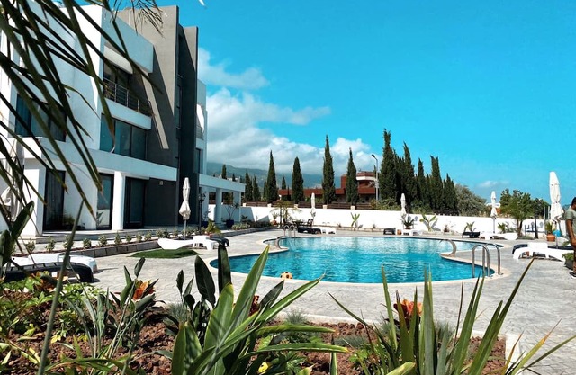 Flat w Shared Pool 2 min to Beach in Edremit