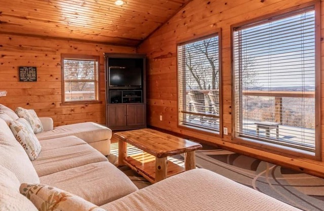 Mountain Sunset Cabin w/Hot Tub