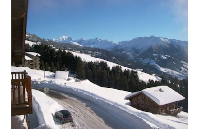 At the foot of the Ameria gondola, Locations-Lessaisies Bisanne