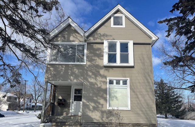SPACIOUS ONE BEDROOM IN HAMLINE-MIDWAY AREA