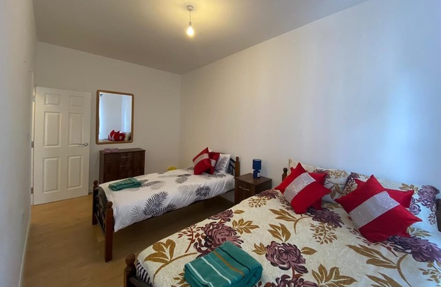 Two bedrooms in Ealing 2