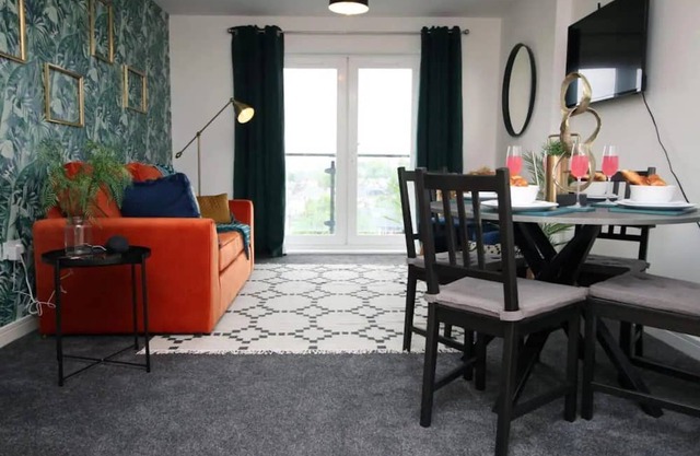 Vibrant 2 Br aprt Cardiff Central, FREE Parking