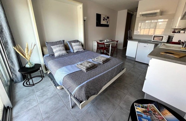 Modern equipped studio close to the beach
