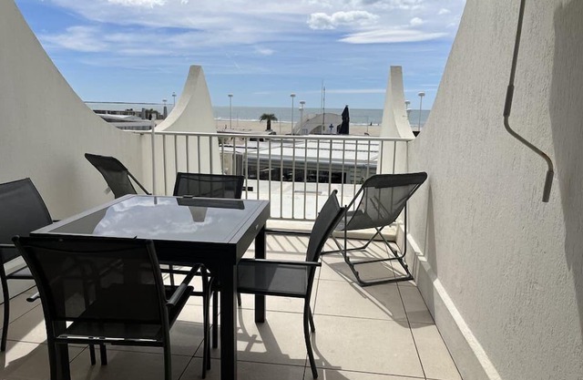 Beau 4 bed 1er ligne Vue Mer au Couchant, Air-conditioned, Parking