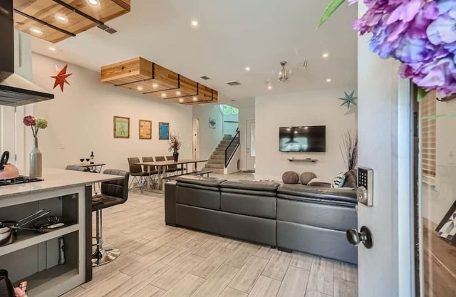 Pet Friendly Retreat with Lap Pool/Spa in the '04!