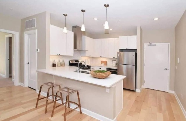 Stylish & Cozy Downtown Condo|Free Gated Parking